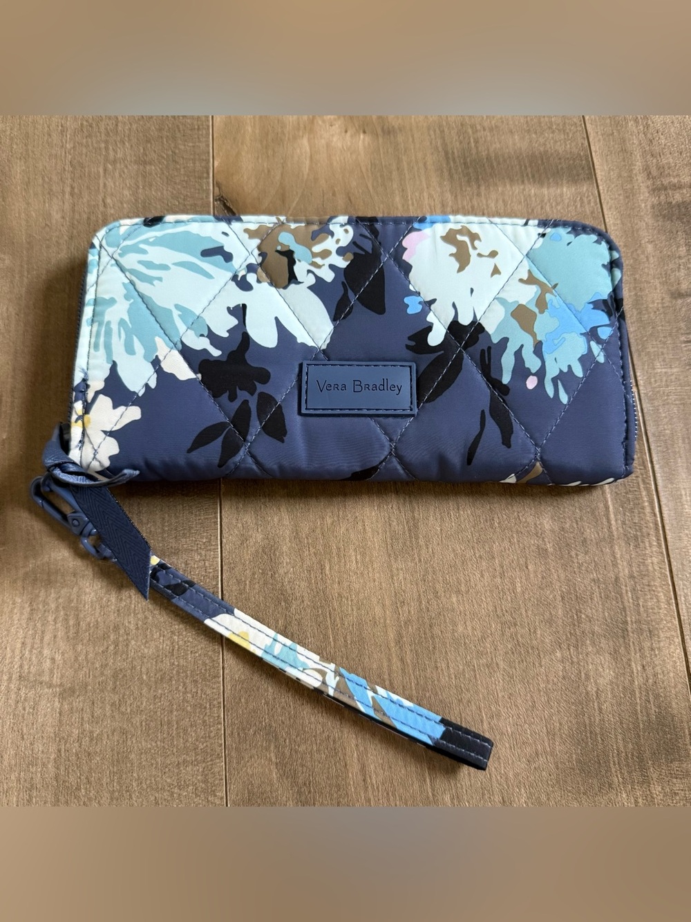 NEW Vera Bradley Accordion Wallet RFID Chrysanthemum Crush Quilted Zip Wristlet